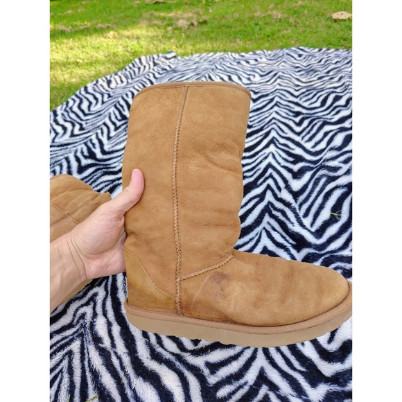 UGG Australia Classic Tall Chestnut Sheepskin Suede Boots 5815‎ Womens Size 8 - Picture 1 of 12